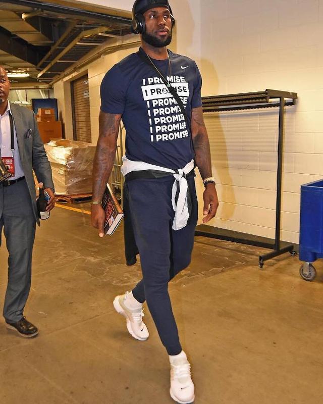 [NBA]克林根妙传 阿夫迪亚反击上篮得手