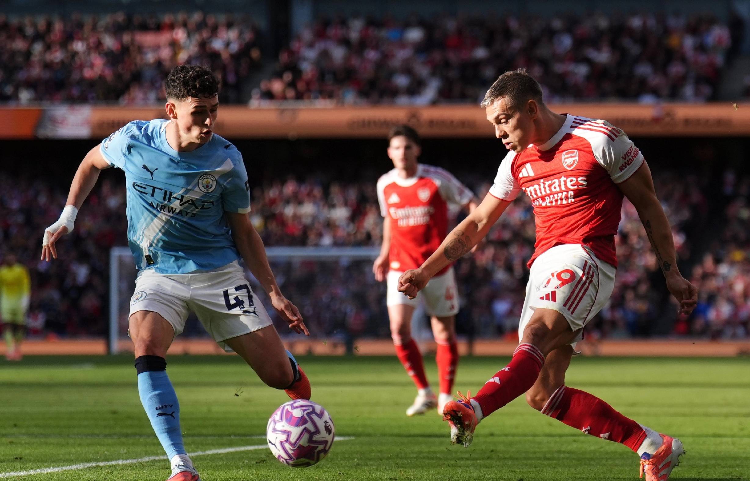 海港夺冠历程：上半程排第4，对BIG4仅取1分；下半程11胜2平2负