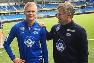 红魔在创造力方面有所欠缺😶‍🌫️ 来源：BR曼联连续两场与英超排名第16位及以下的球队战成1-1平局。