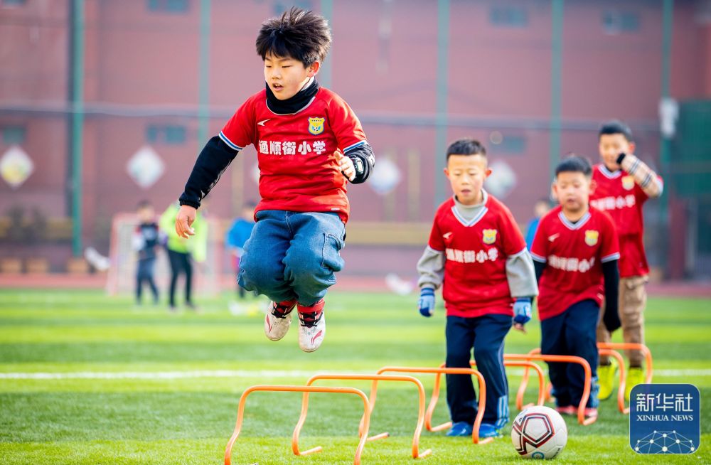 [中超]米特里策左路斜传 卢卡斯后点头球破门