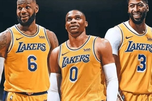 亚特兰大勇士阿库尼亚（Acuña Jr.）在 2024 赛季不幸再次受伤，引发外界对其打法的讨论