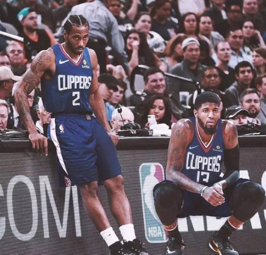 马克西半场15分，恩比德11中1，76人手握7分领先