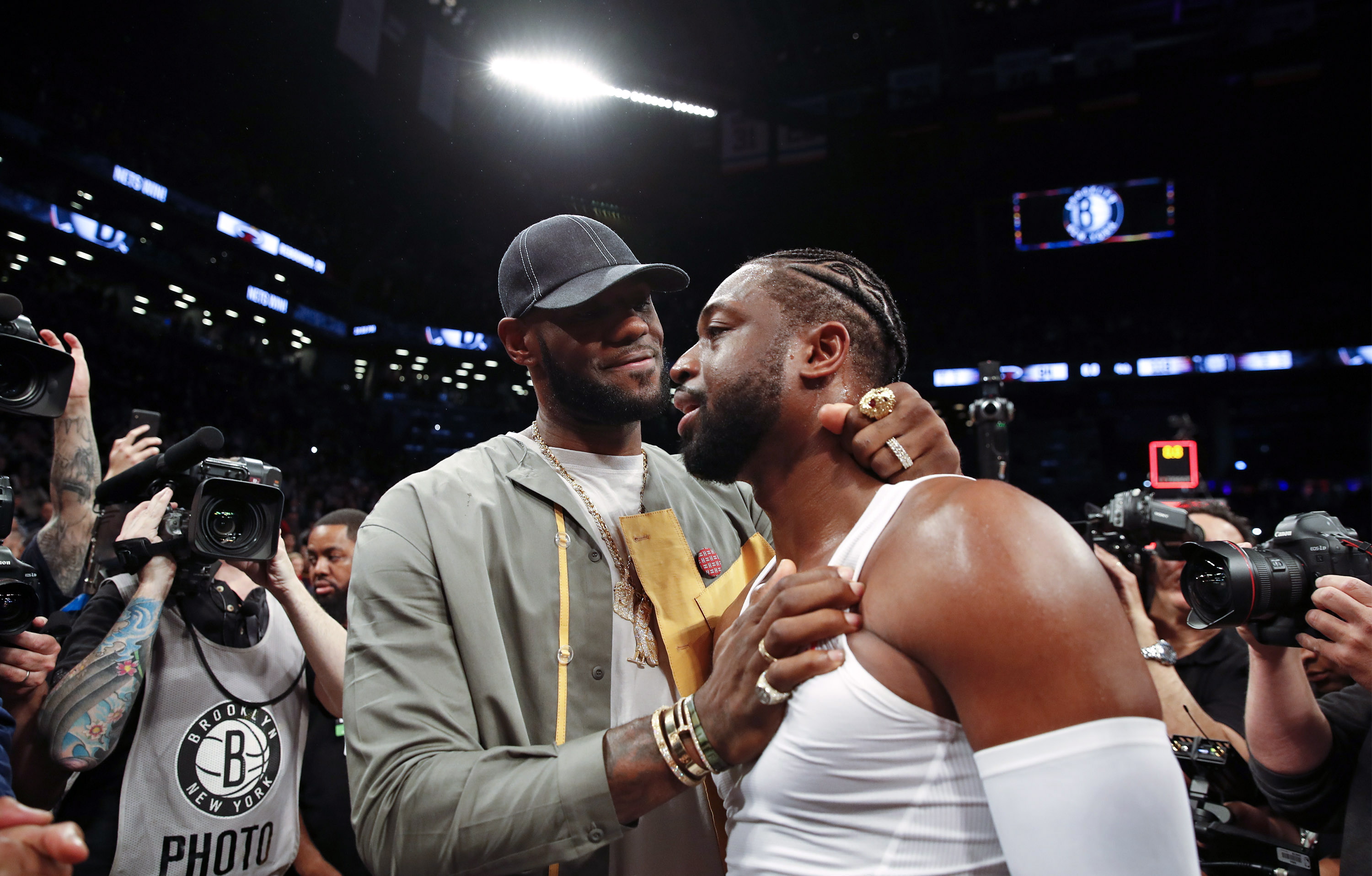 为什么打者在挥棒失利后会习惯性地调整呼吸频率并重新对准本垒板